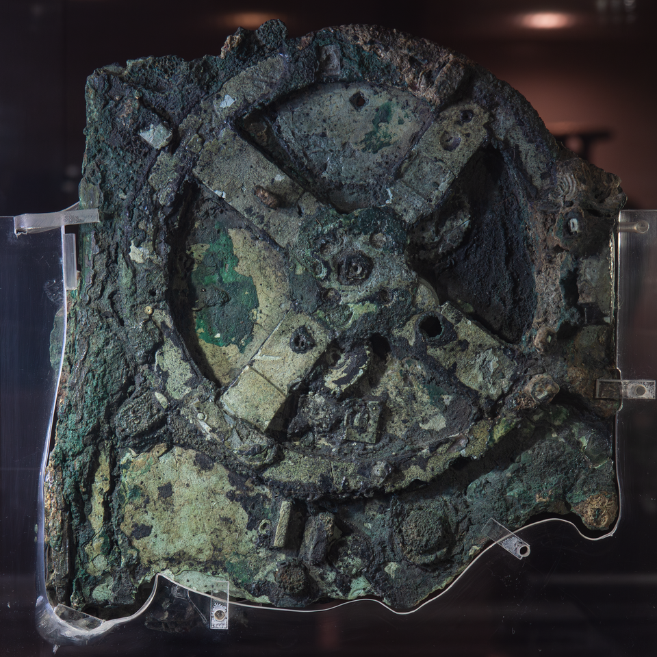 Antikythera Mechanism a Ancient Astronomical Computer Photo By Logg Tandy, CC BY 4.0, https://commons.wikimedia.org/w/index.php?curid=164647291
